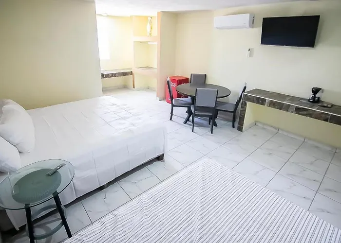 Oyo Plaza Torres, 4*