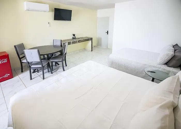 Oyo Plaza Torres, Hotel Cabo San Lucas